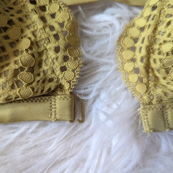 Victoria's Secret Green Racerback Lace Bralette - Picture 6 of 8